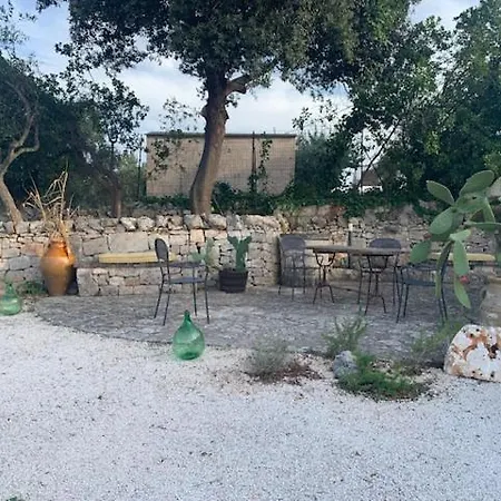 Trulli Santa Maria Odegitria Relais منزل ريفي *